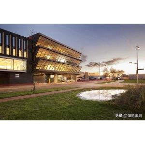 辦公室文化墻需展示什么內(nèi)容 黑灰色系是經(jīng)典搭配，能讓辦公室工業(yè)風(fēng)的格調(diào)提升一個(gè)檔